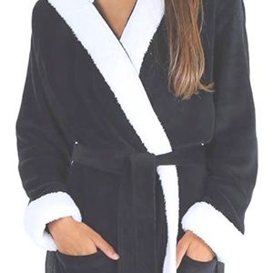 Frankie and Johnny black and white hooded robe